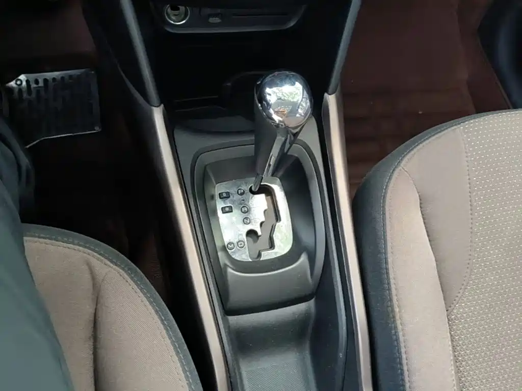 Peugeot 2008 2015 — фото 14