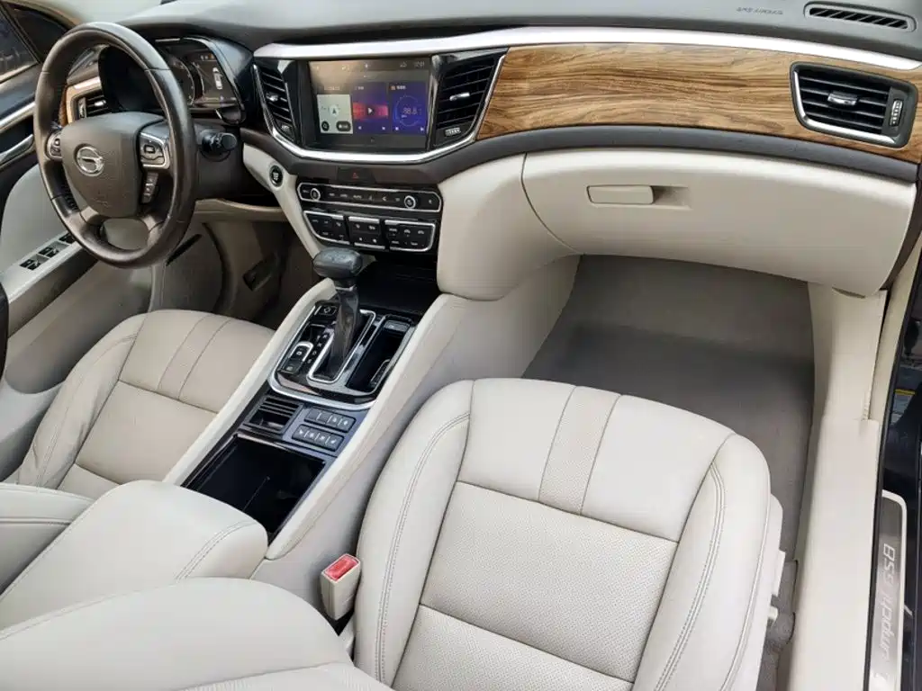 GAC Trumpchi GS8 2017 — фото 16