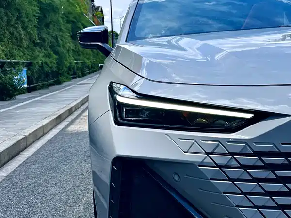 Changan UNI-V 2024
