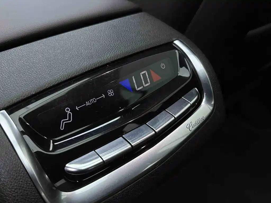 Cadillac XT6 2019 — фото 13