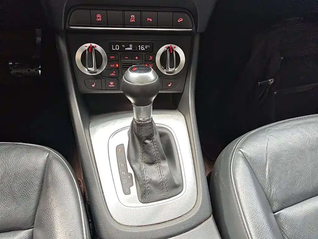 Audi Q3 2015 — фото 14