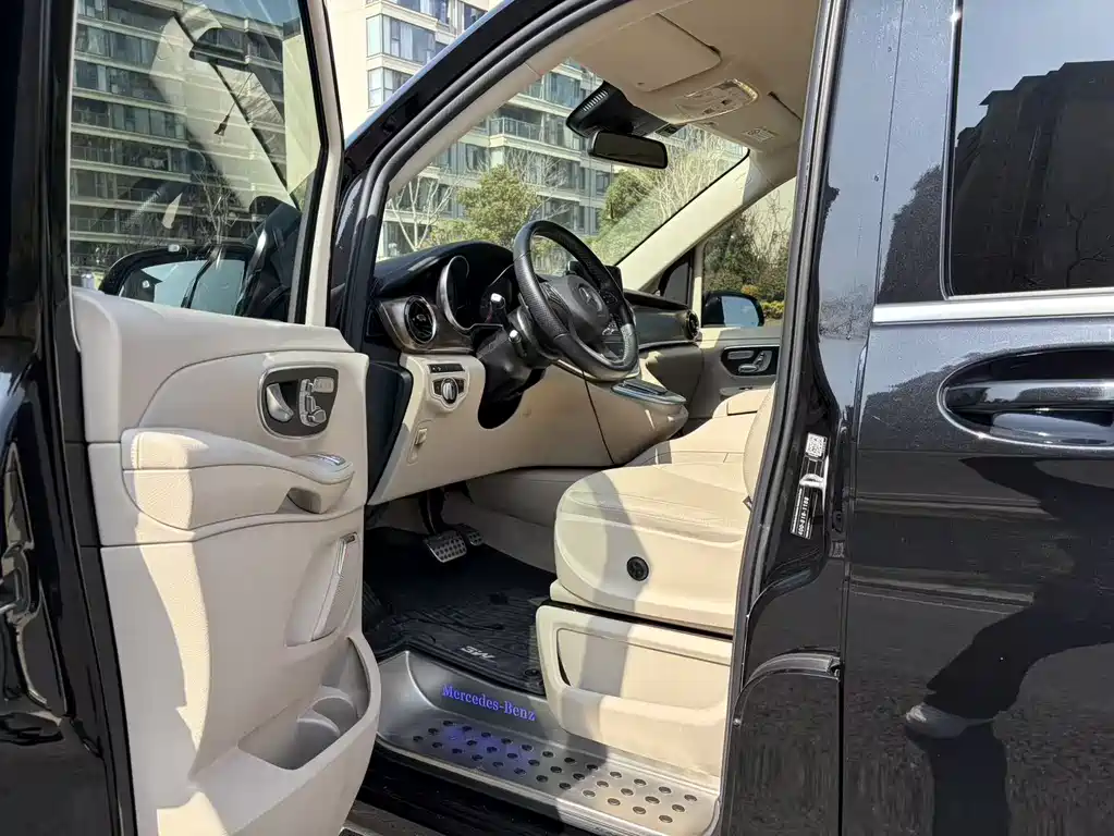 Mercedes-Benz V-Class 2021 — фото 13