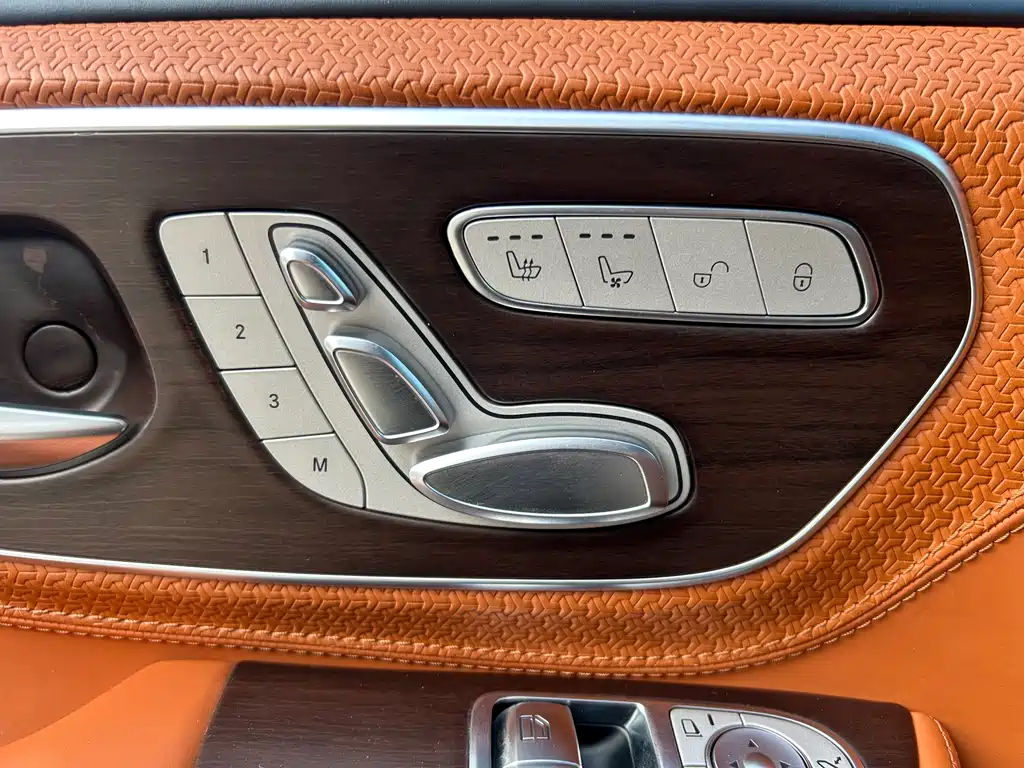 Mercedes-Benz V-Class 2023 — фото 9