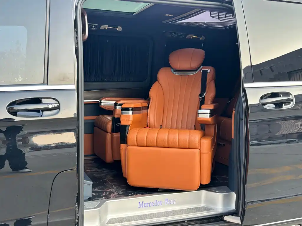 Mercedes-Benz V-Class 2023 — фото 14