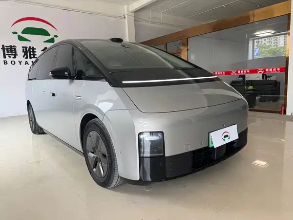 Li Auto MEGA 2025