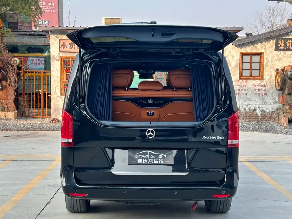 Mercedes-Benz V-Class 2023 — фото 26