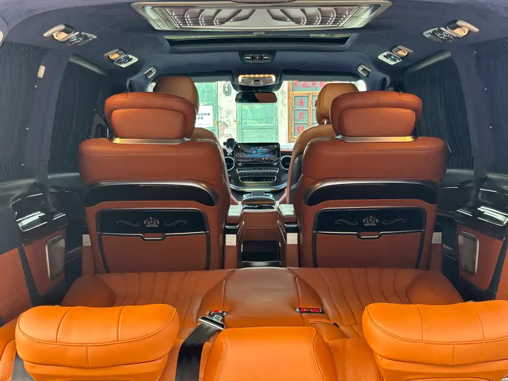 Mercedes-Benz V-Class 2023 — фото 24