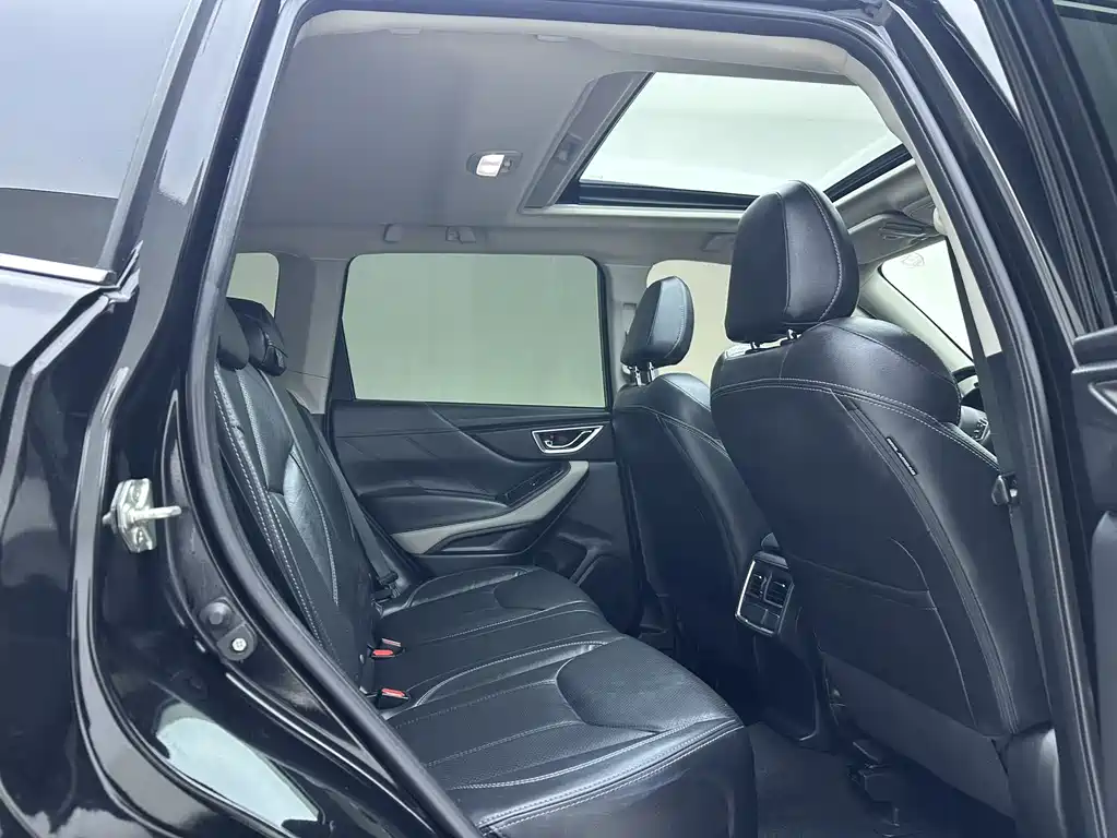 Subaru Forester 2022 — фото 10