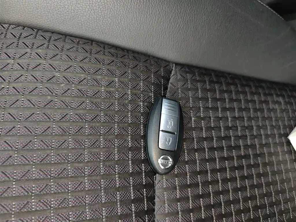 Nissan Tiida 2017 — фото 9