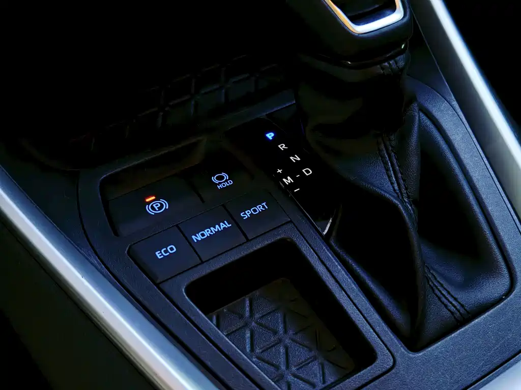Toyota RAV4 2022 — фото 15
