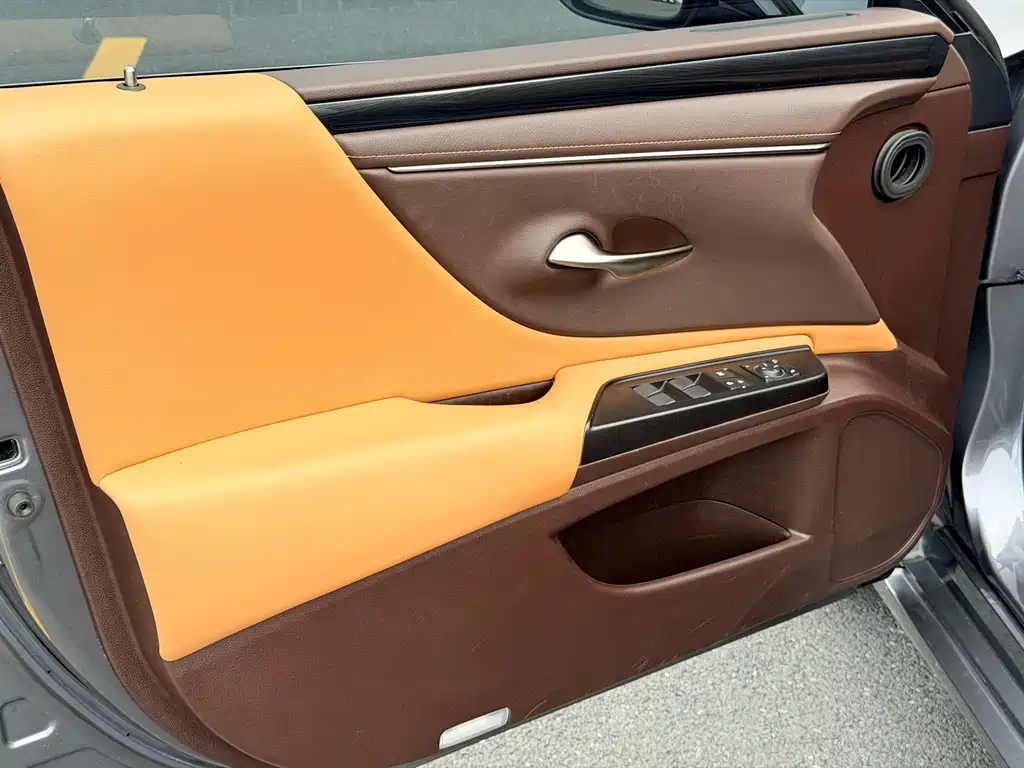 Lexus ES 2020 — фото 14