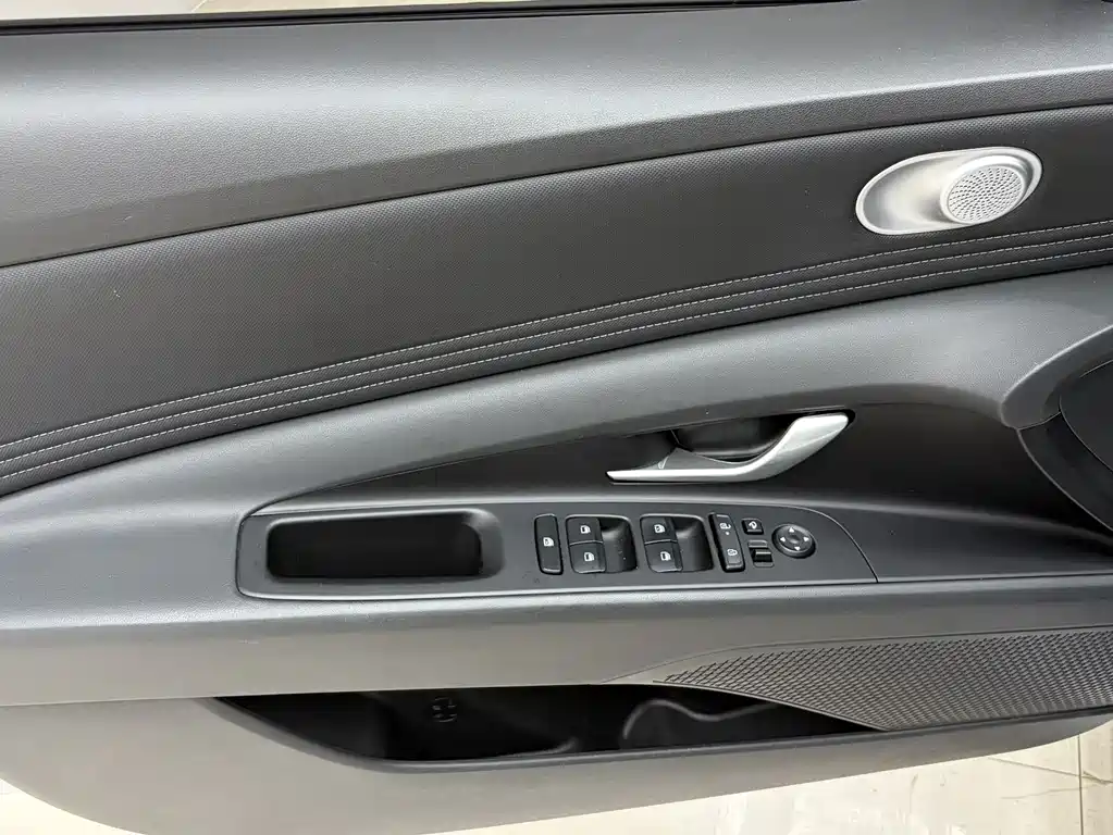 Hyundai Elantra 2023