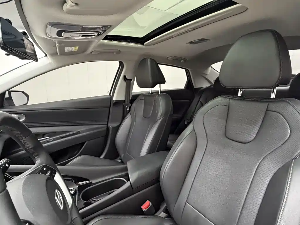 Hyundai Elantra 2023 — фото 15