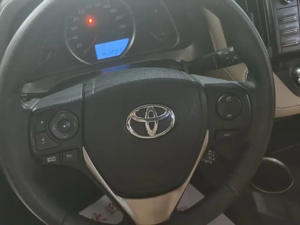 Toyota RAV4 2015 — фото 10