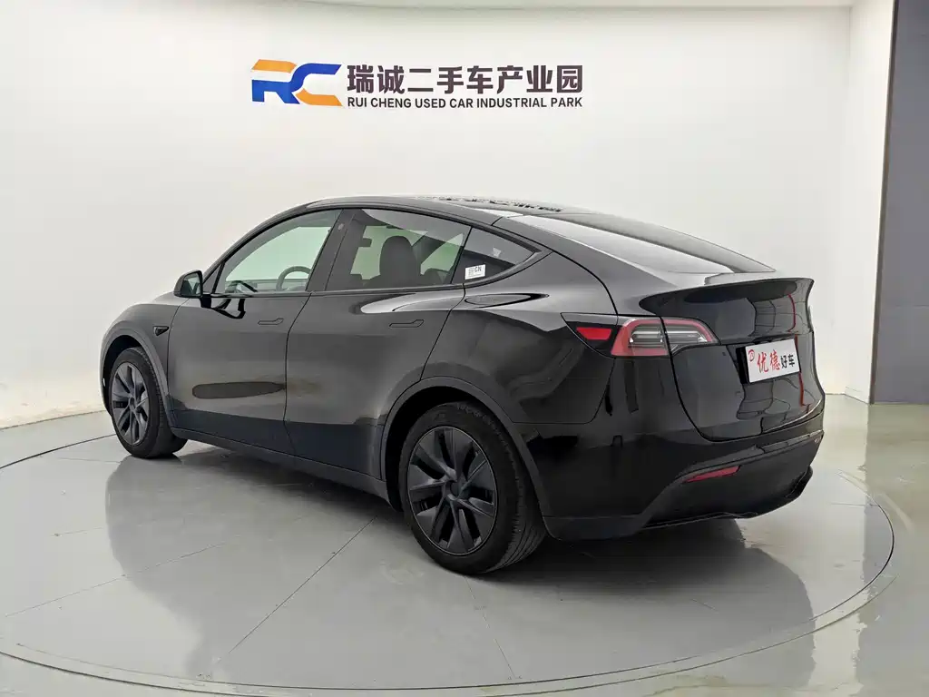 Tesla Model Y 2023 — фото 16