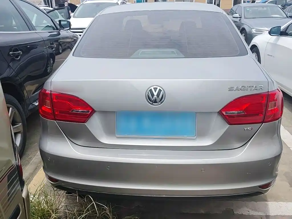 Volkswagen Sagitar 2015