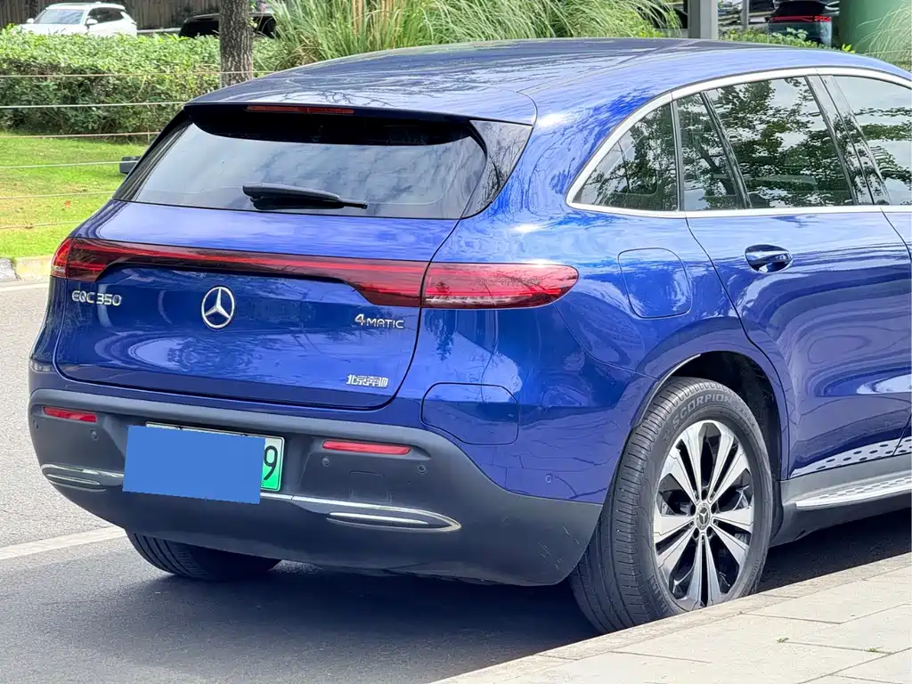 Mercedes-Benz EQC 2022 — фото 5