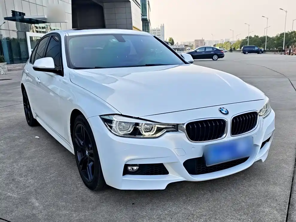 BMW 3 Series 2018 — фото 19