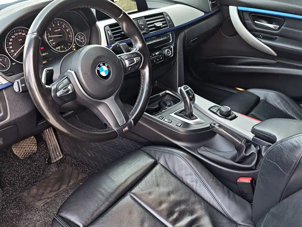 BMW 3 Series 2018 — фото 25