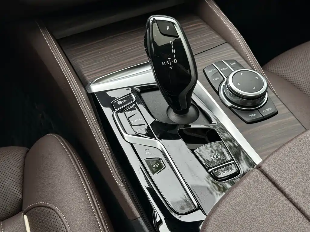 BMW 5 Series 2022 — фото 18