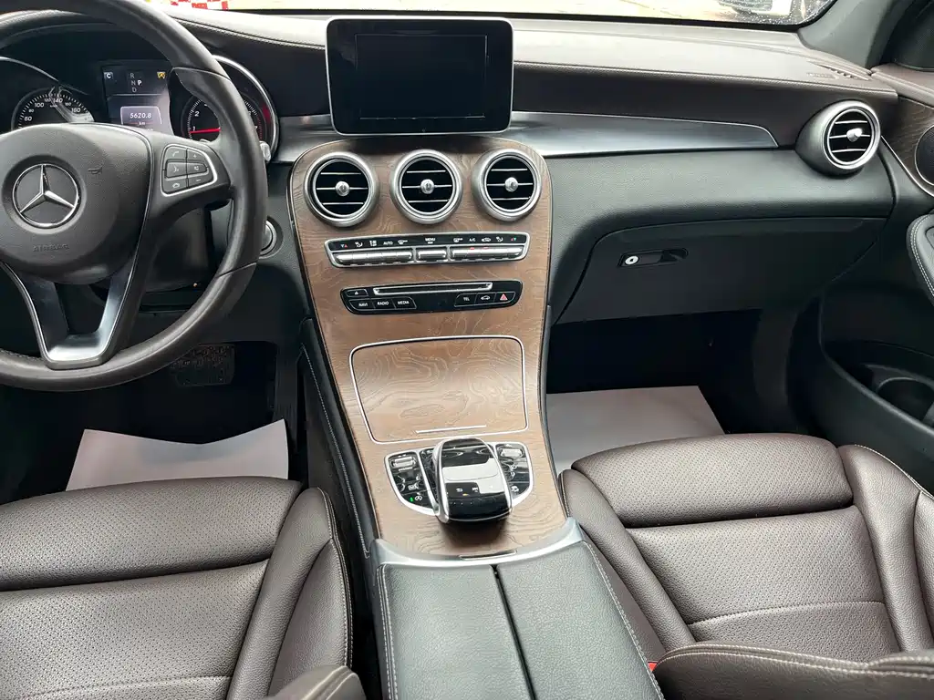 Mercedes-Benz GLC 2017 — фото 20