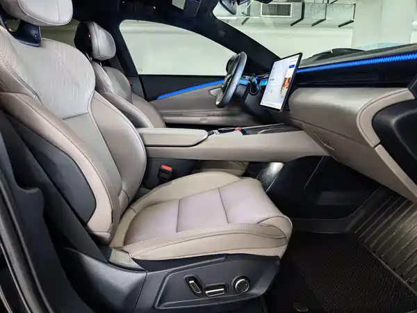 Lynk & Co Z10 2025