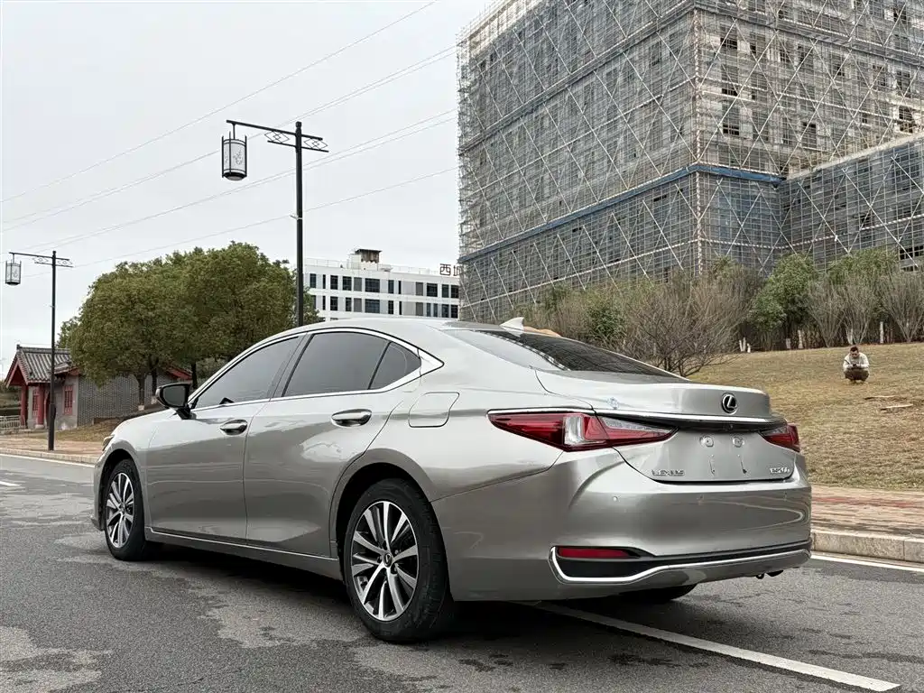 Lexus ES 2019 — фото 6