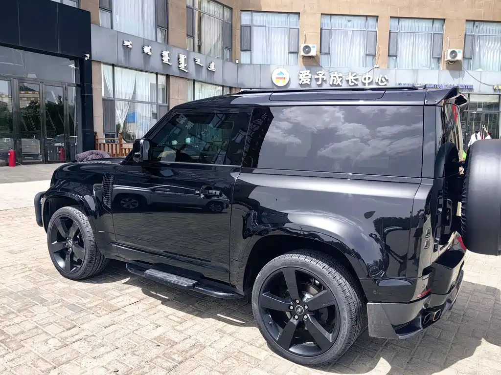 Land Rover Defender 2023 — фото 12