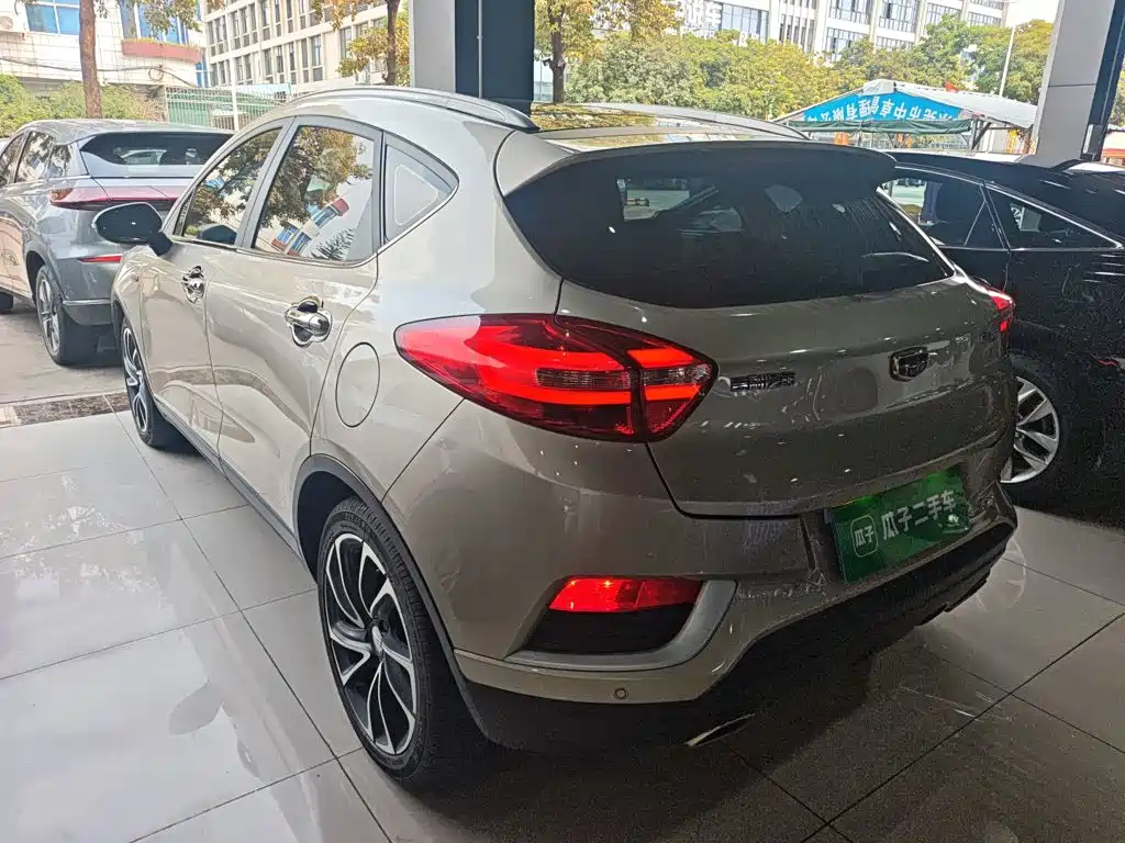 Geely Emgrand GS 2017 — фото 23