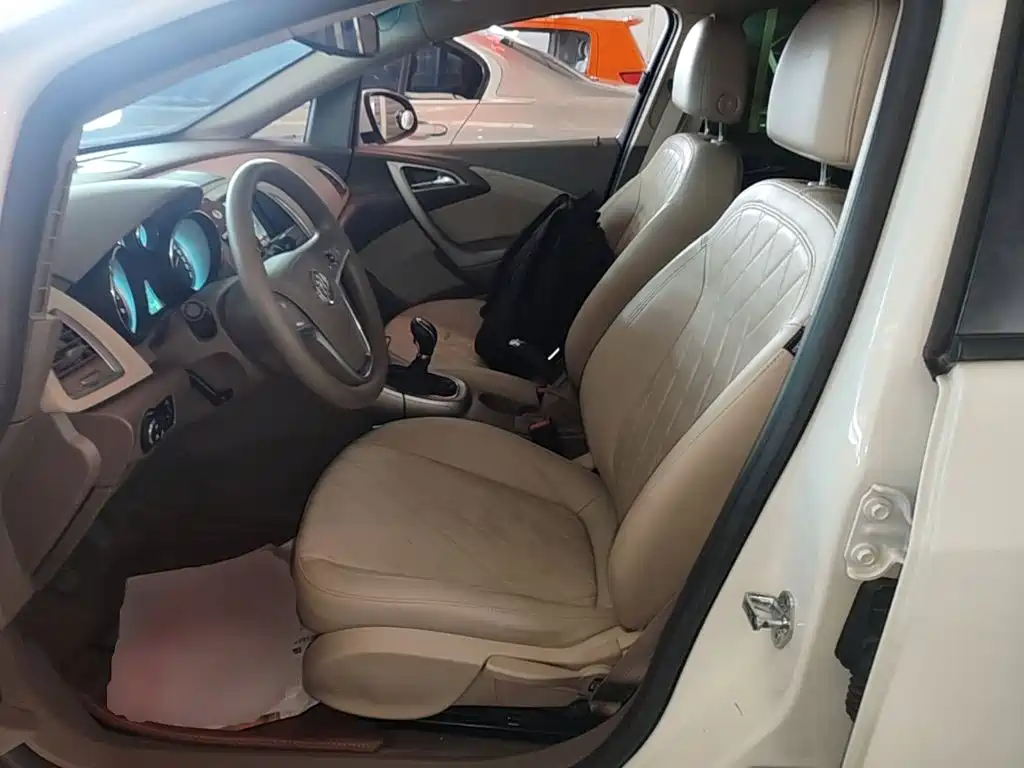 Buick Excelle 2014 — фото 15
