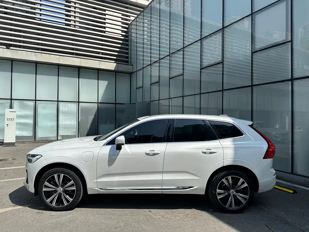 Volvo XC60 PHEV 2023 — фото 5