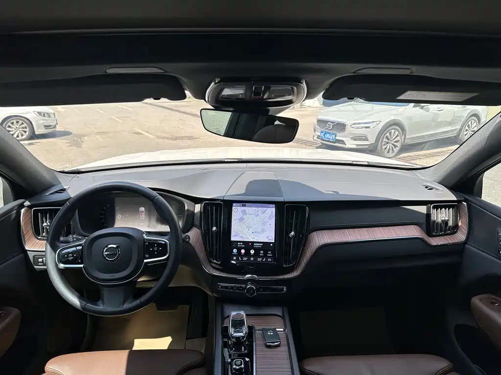 Volvo XC60 PHEV 2023 — фото 10