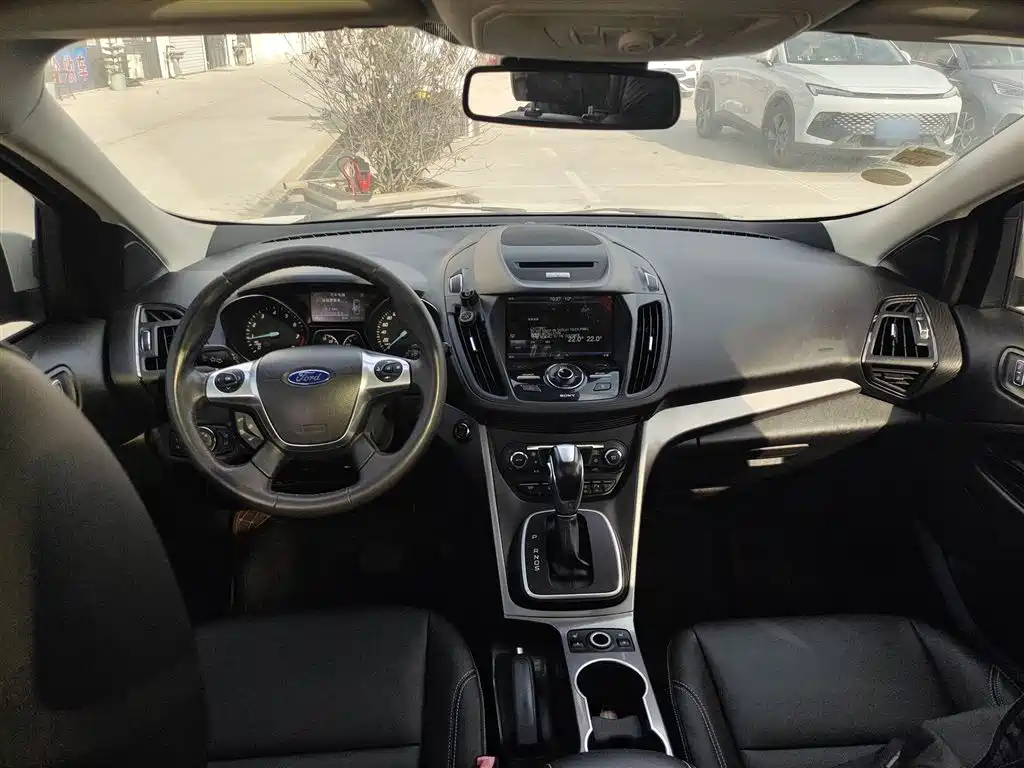 Ford Kuga 2015 — фото 10