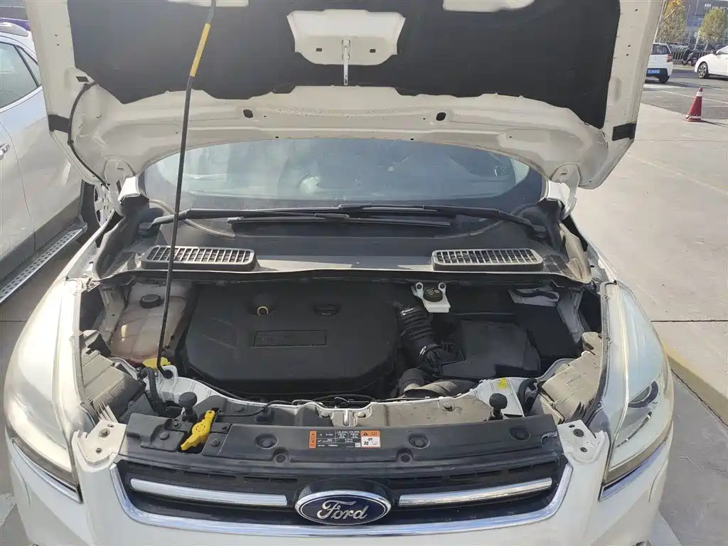 Ford Kuga 2015 — фото 20