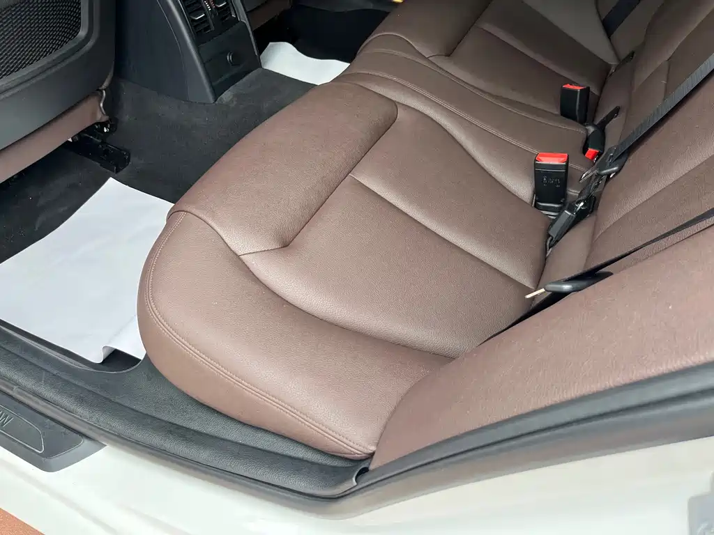 BMW 3 Series 2018 — фото 16