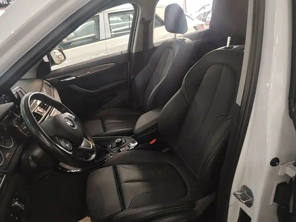 BMW X1 2018 — фото 15