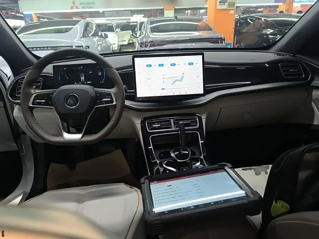 BYD Qin PLUS 2023 — фото 10