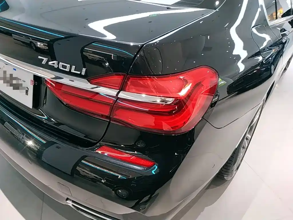 BMW 7 Series 2018 — фото 8