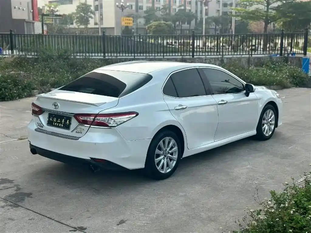 Toyota Camry 2019 — фото 7