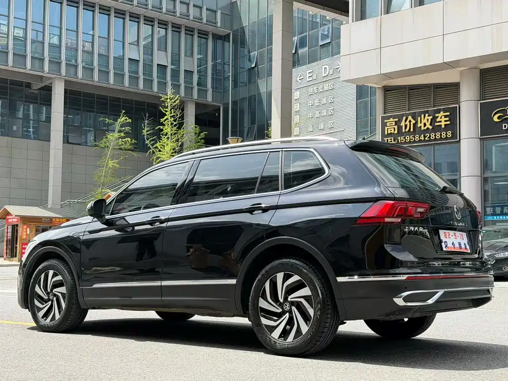 Volkswagen Tiguan L 2023 — фото 7