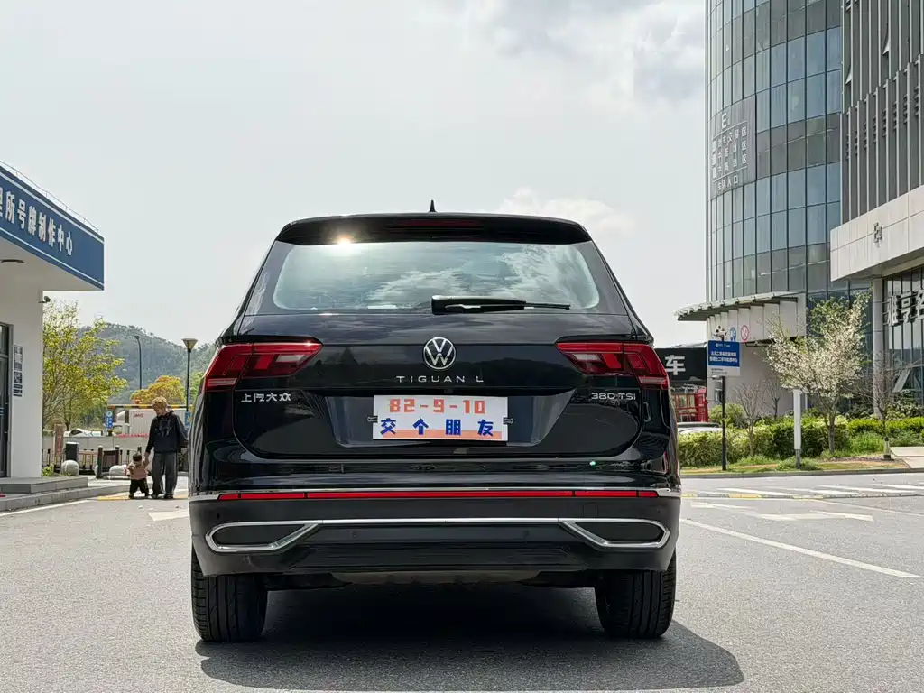 Volkswagen Tiguan L 2023 — фото 8