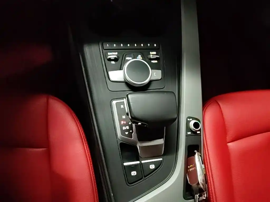 Audi A4L 2017 — фото 14