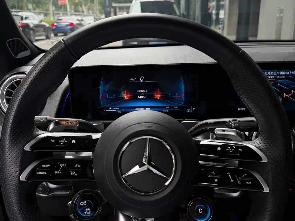 Mercedes-Benz GLB AMG 2025 — фото 8