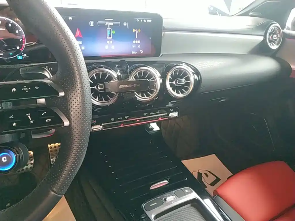 Mercedes-Benz A-Class AMG 2025 — фото 13