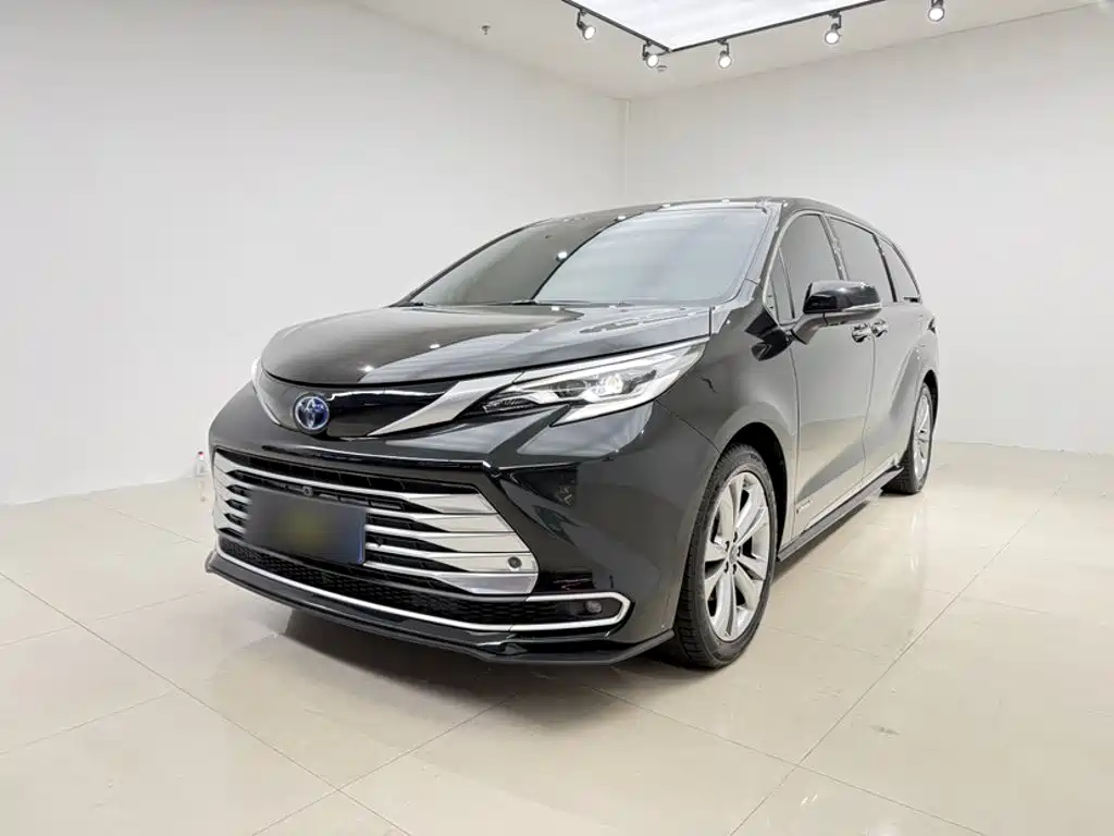 Toyota Sienna 2023 — фото 1