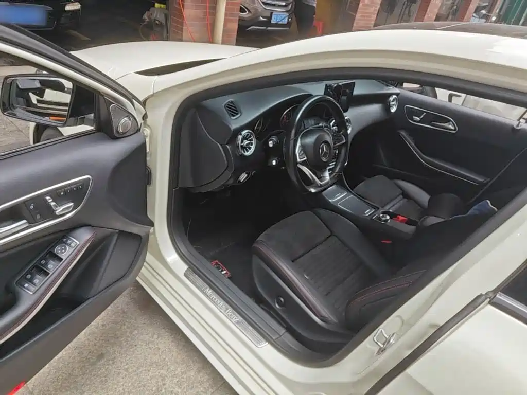 Mercedes-Benz A-Class 2017 — фото 16