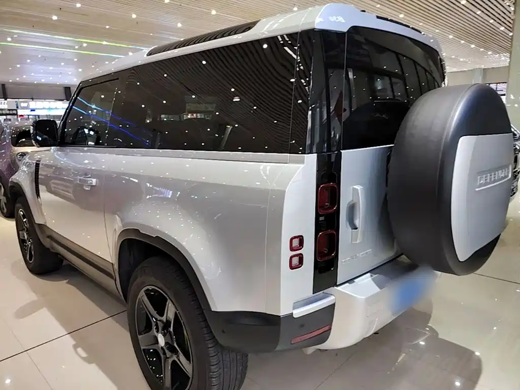 Land Rover Defender 2023 — фото 23