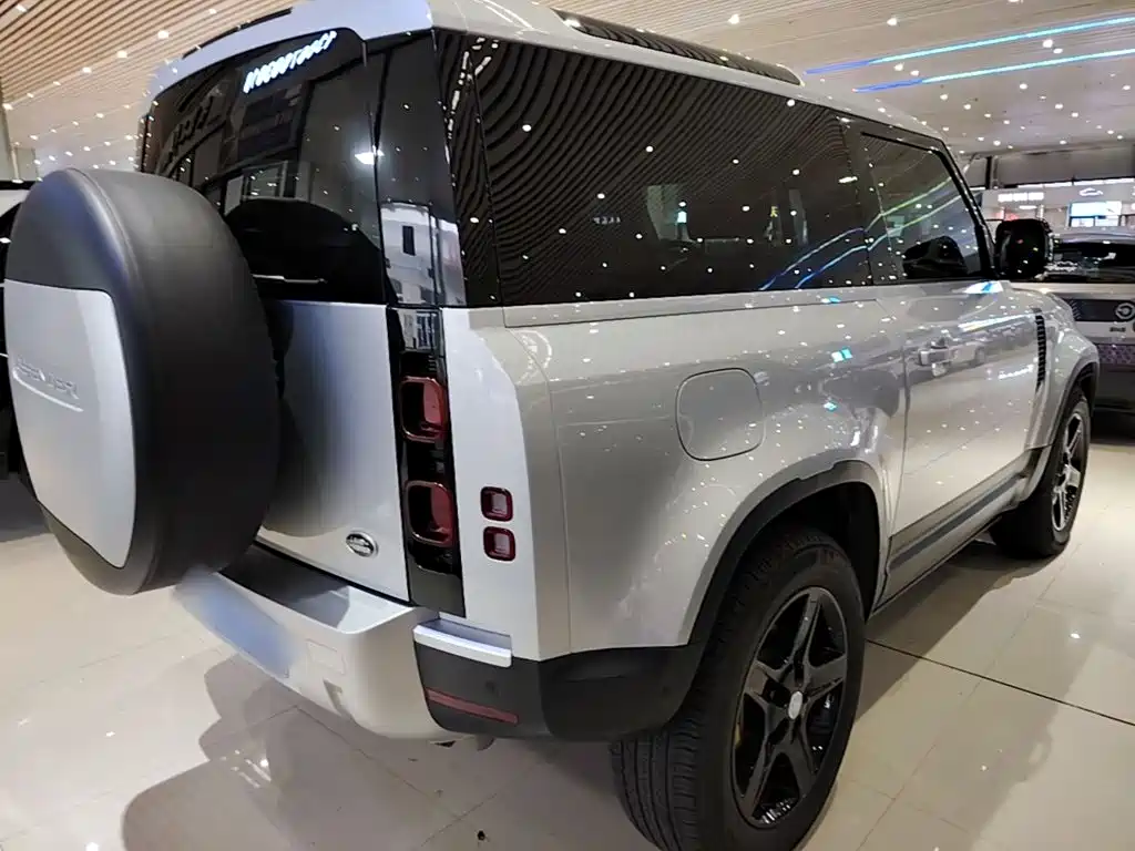 Land Rover Defender 2023