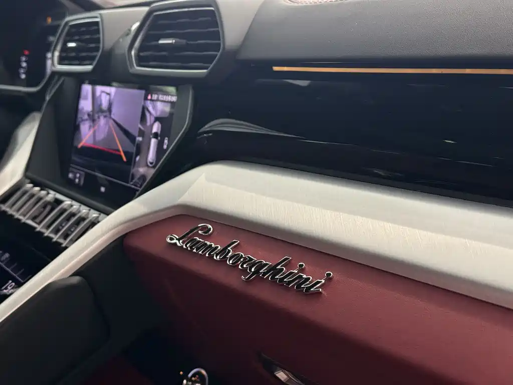 Lamborghini Urus 2018 — фото 19