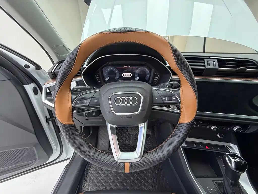 Audi Q3 2021 — фото 10
